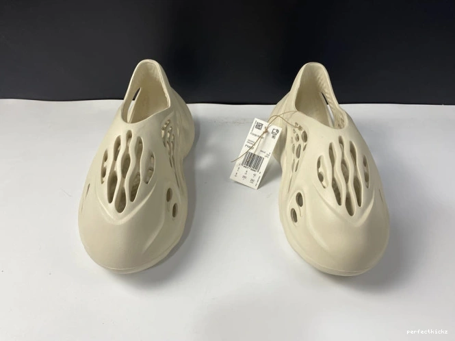 RNNR Yeezy Foam FY4567 Adidas Sand 0815